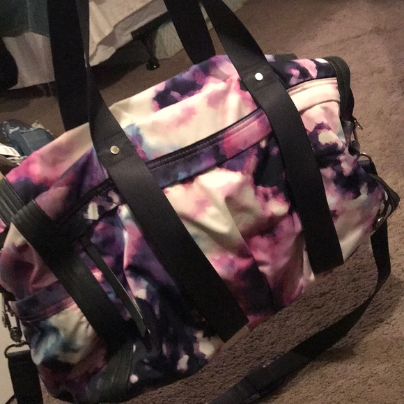 lululemon athletica Handbags - Lululemon blooming pixie duffle
